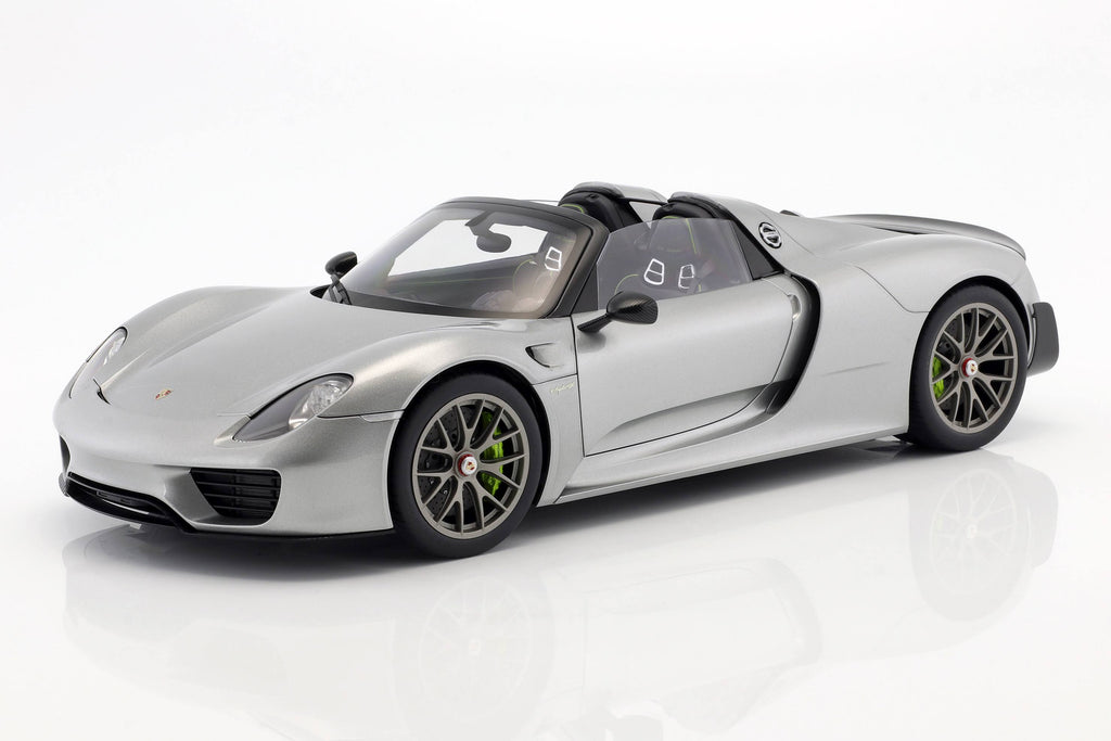 Silver 1/12 Model Car P495