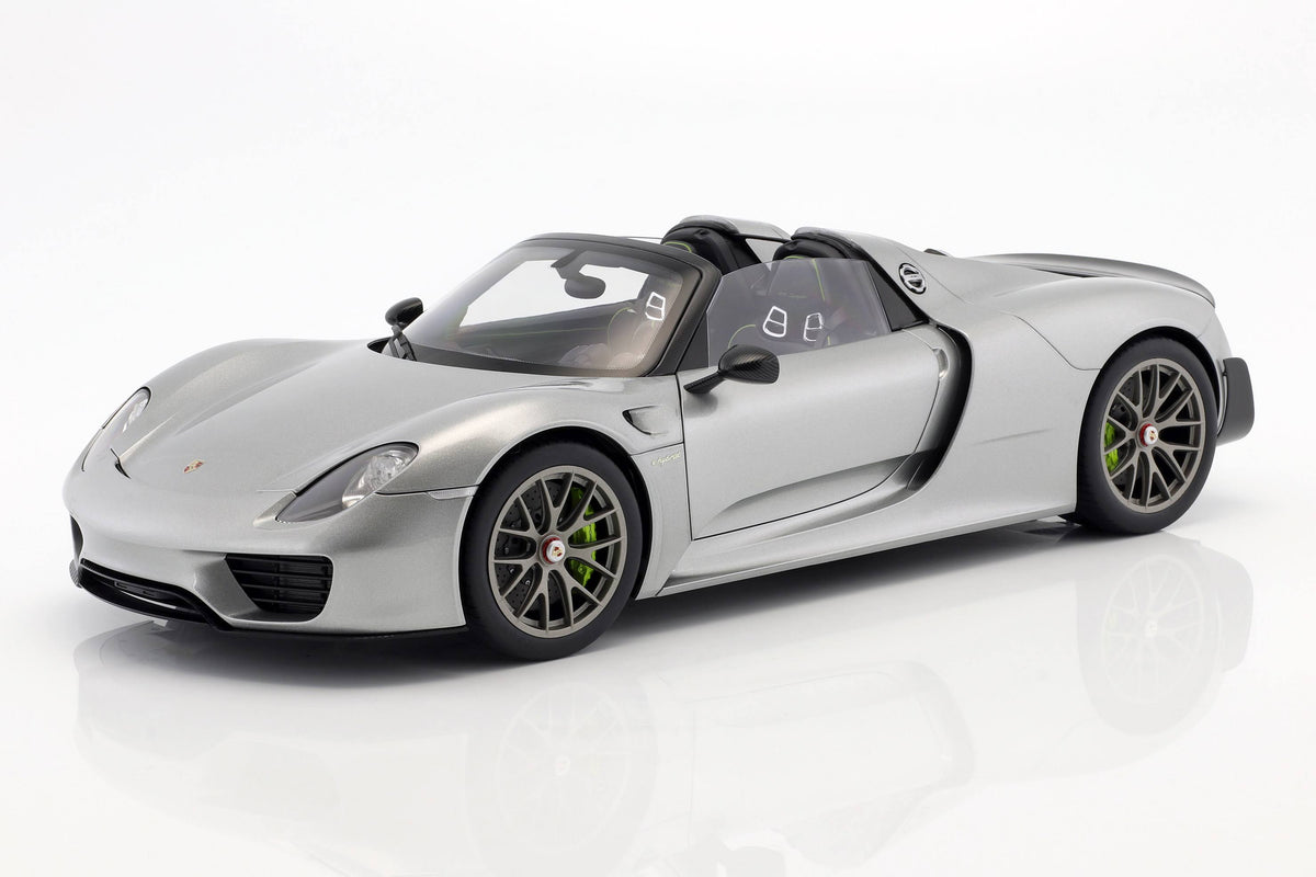 Silver 1/12 Model Car P495