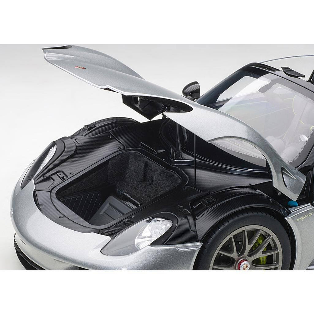 Silver 1/12 Model Car P495