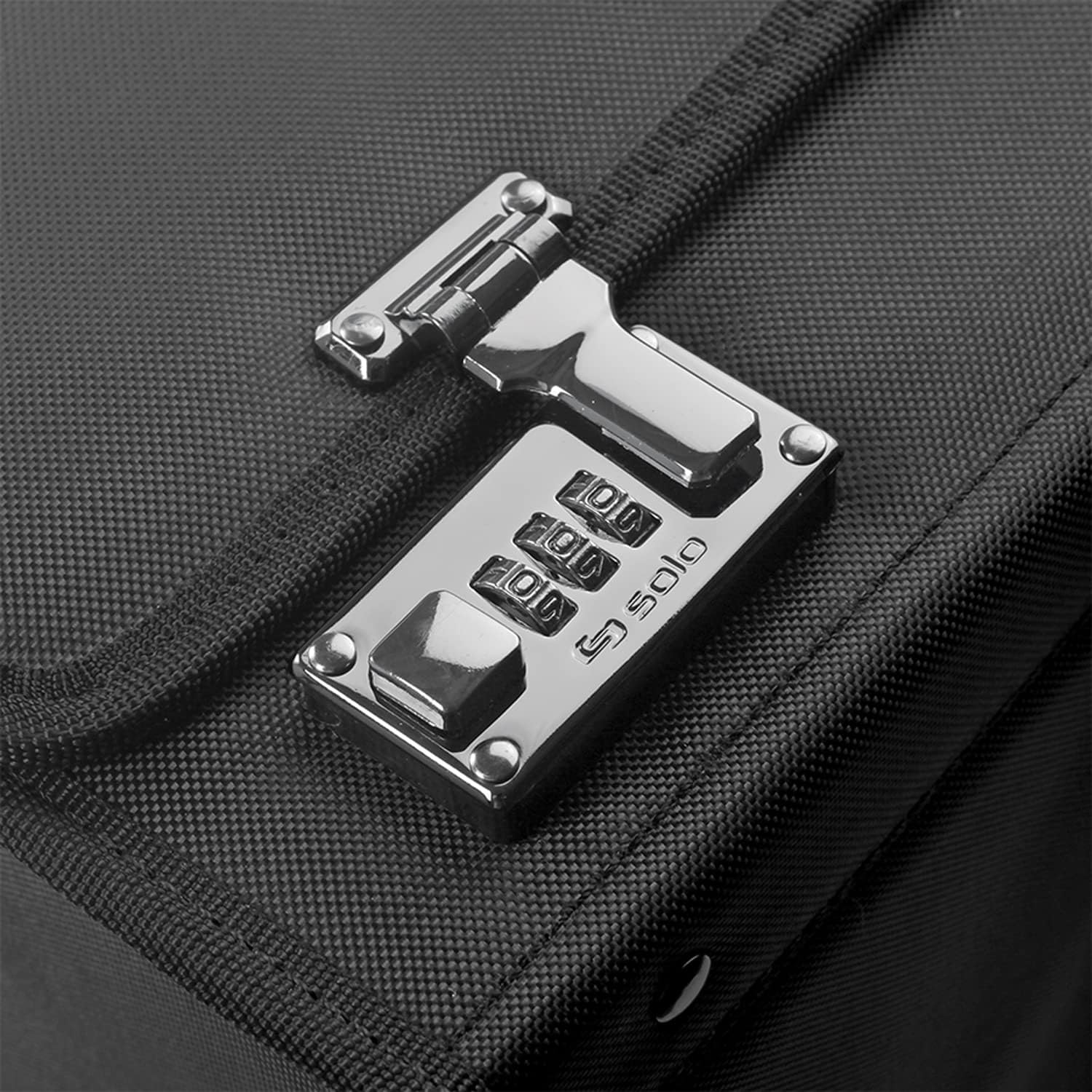 Black Rolling Catalog Case D520825
