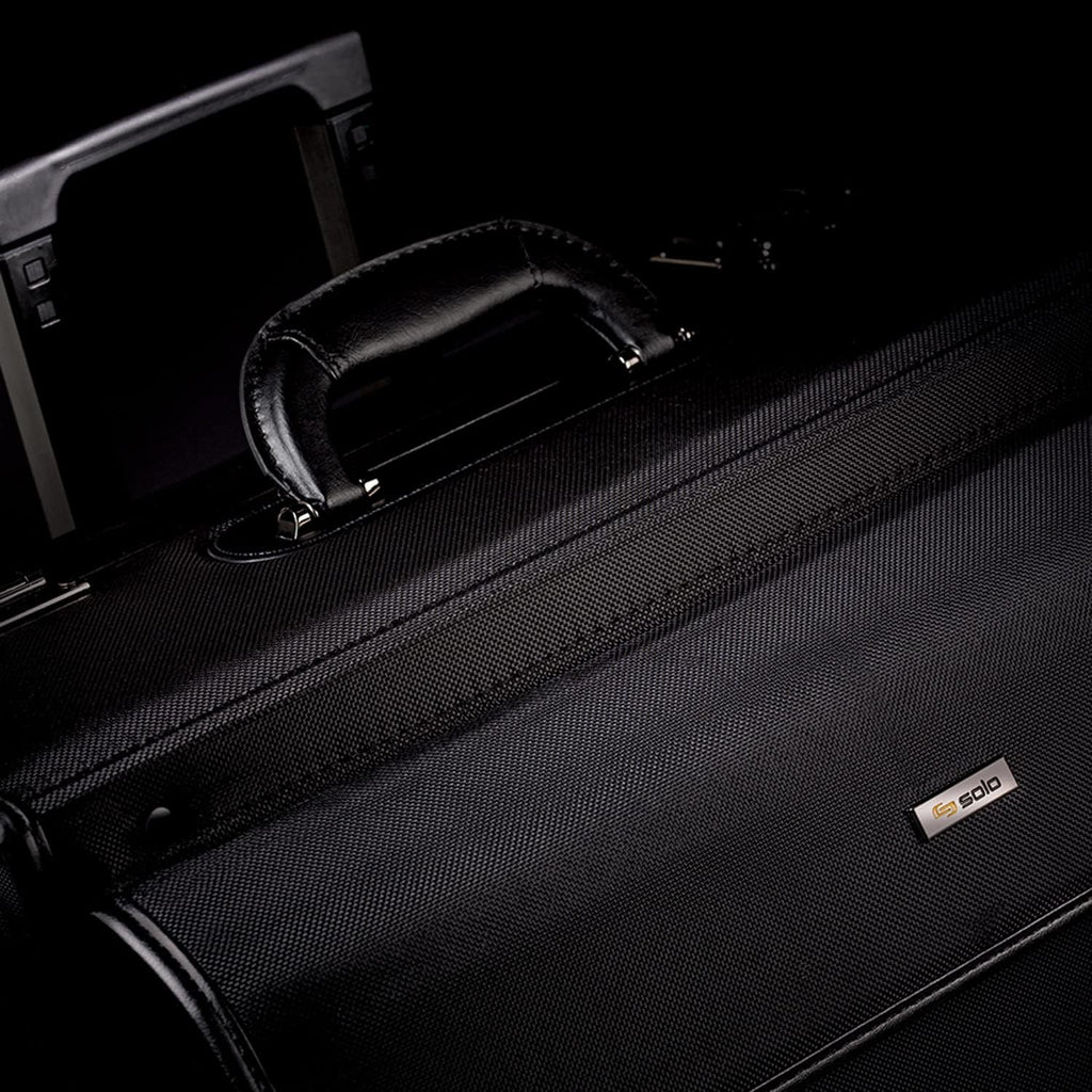 Black Rolling Catalog Case D520825