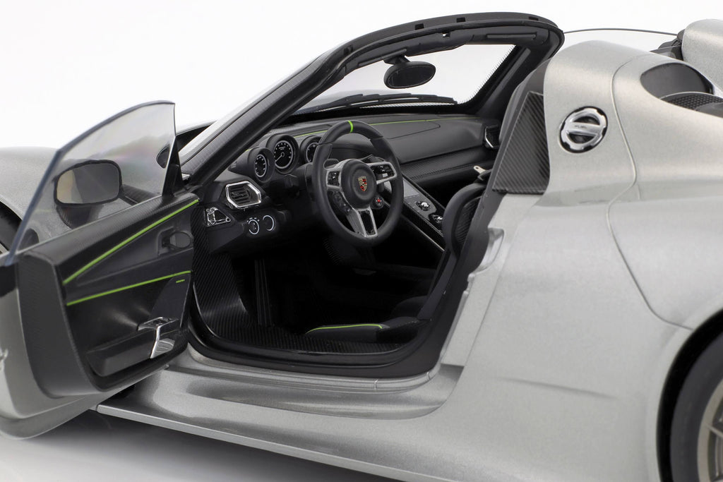 Silver 1/12 Model Car P495