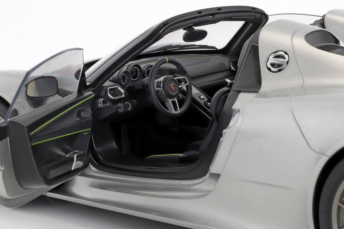 Silver 1/12 Model Car P495