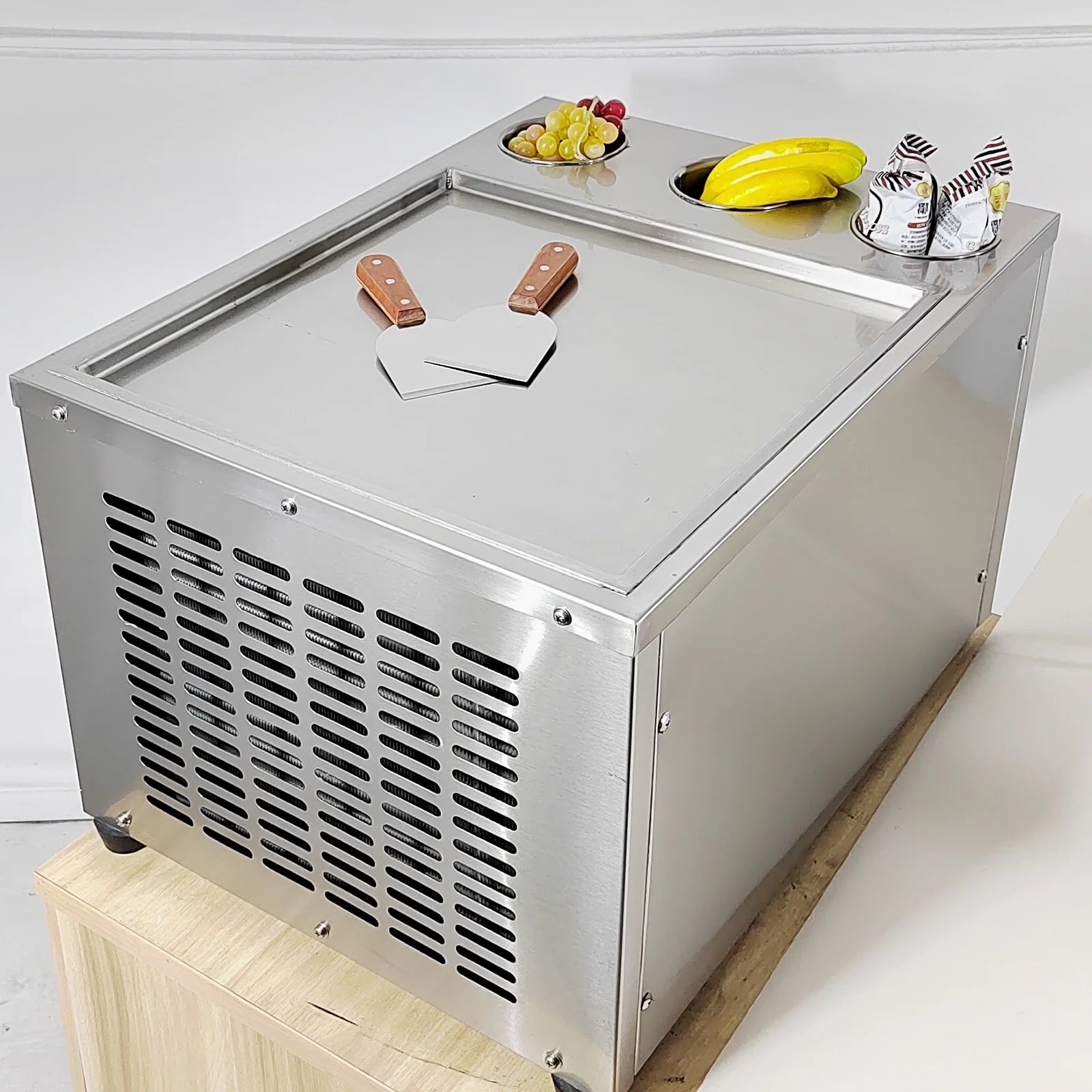 18"x18" Single Pan Roll Ice Cream Machine with 3 Buckets A766